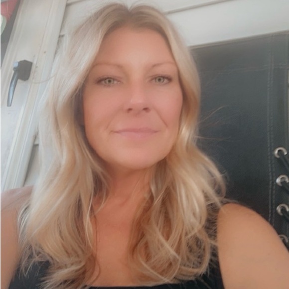 Meet your Posher, Jenn - Picture 1 of 1